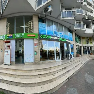 Luxury 18-18 Leo Group Батуми